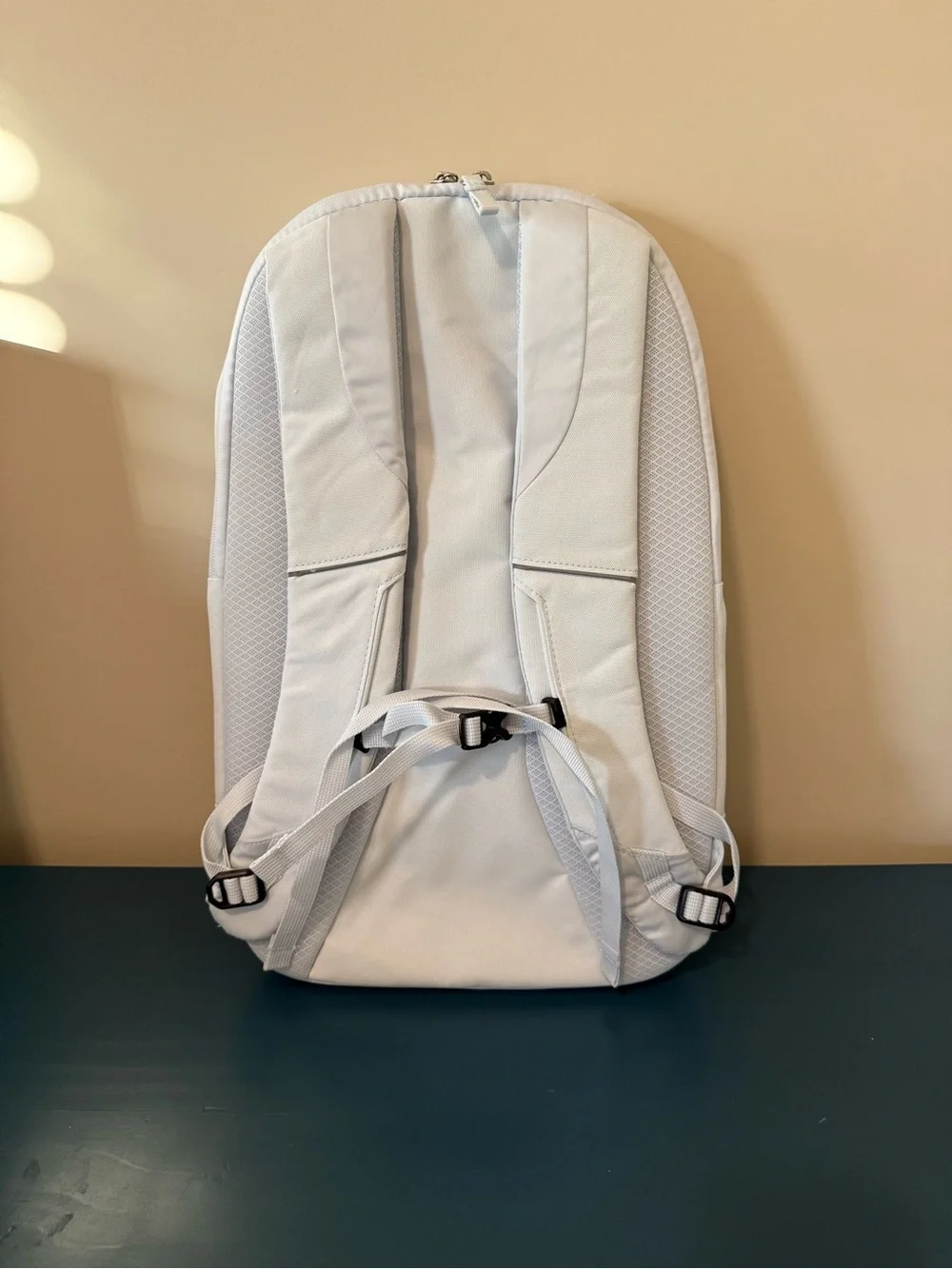 N/A clean white